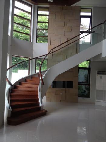 Frameless Glass Staircase